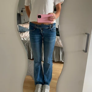 Jeans - Jeans från bershka i strl 36, passar mig som är ca 175 cm lång🥰