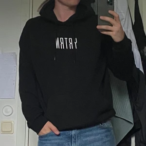 Yourturn hoodie - Fet Yourturn hoodie med snyggt tryck, knappt använd då den inte riktigt är min stil.
