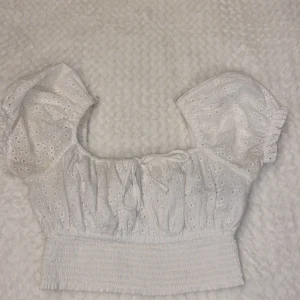 Vit blus topp  - Bra skick vit blus topp från newyorker 