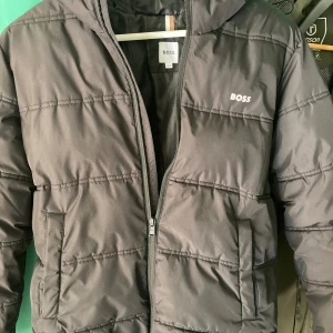 Hugo Boss Jacka  - Skick 10/10 bara testad