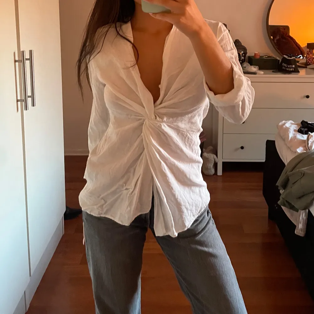 supersöt skjorta från zara!!❣️stilren och lätt att styla❤️🔥. Paidat.