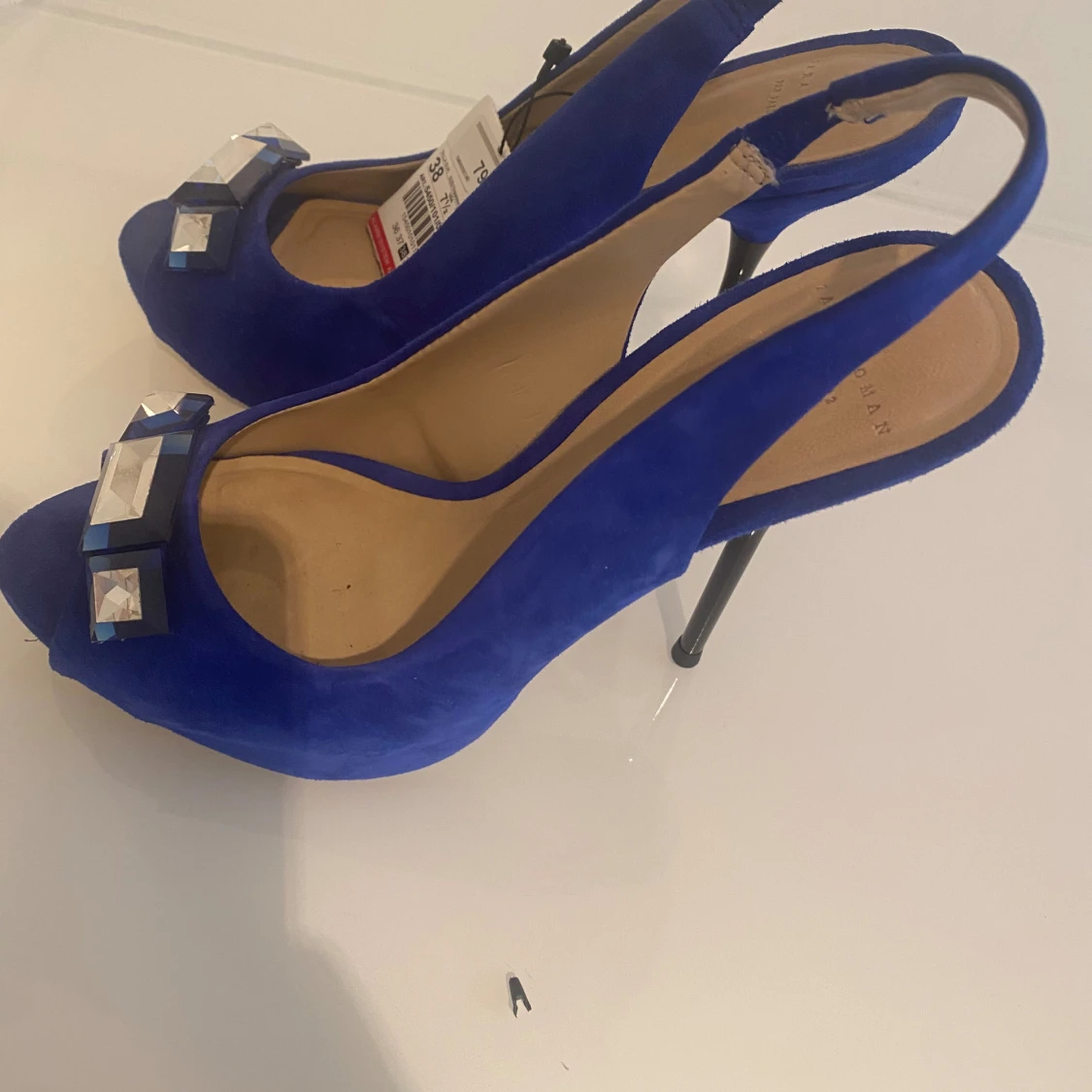 Mörkblåa klackskor från zara - 90