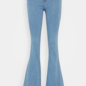 Säljer dem jätte populära jeans som är slutsålda  - Säljer jeans från only i mycket gott skick❣️