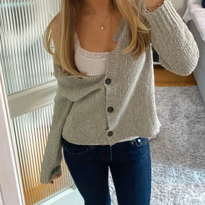 Stickad kofta - Jätteskön stickat kofta från indiska!🩷