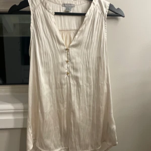 Satinlinne - Gulligt linne i satinmaterial💋