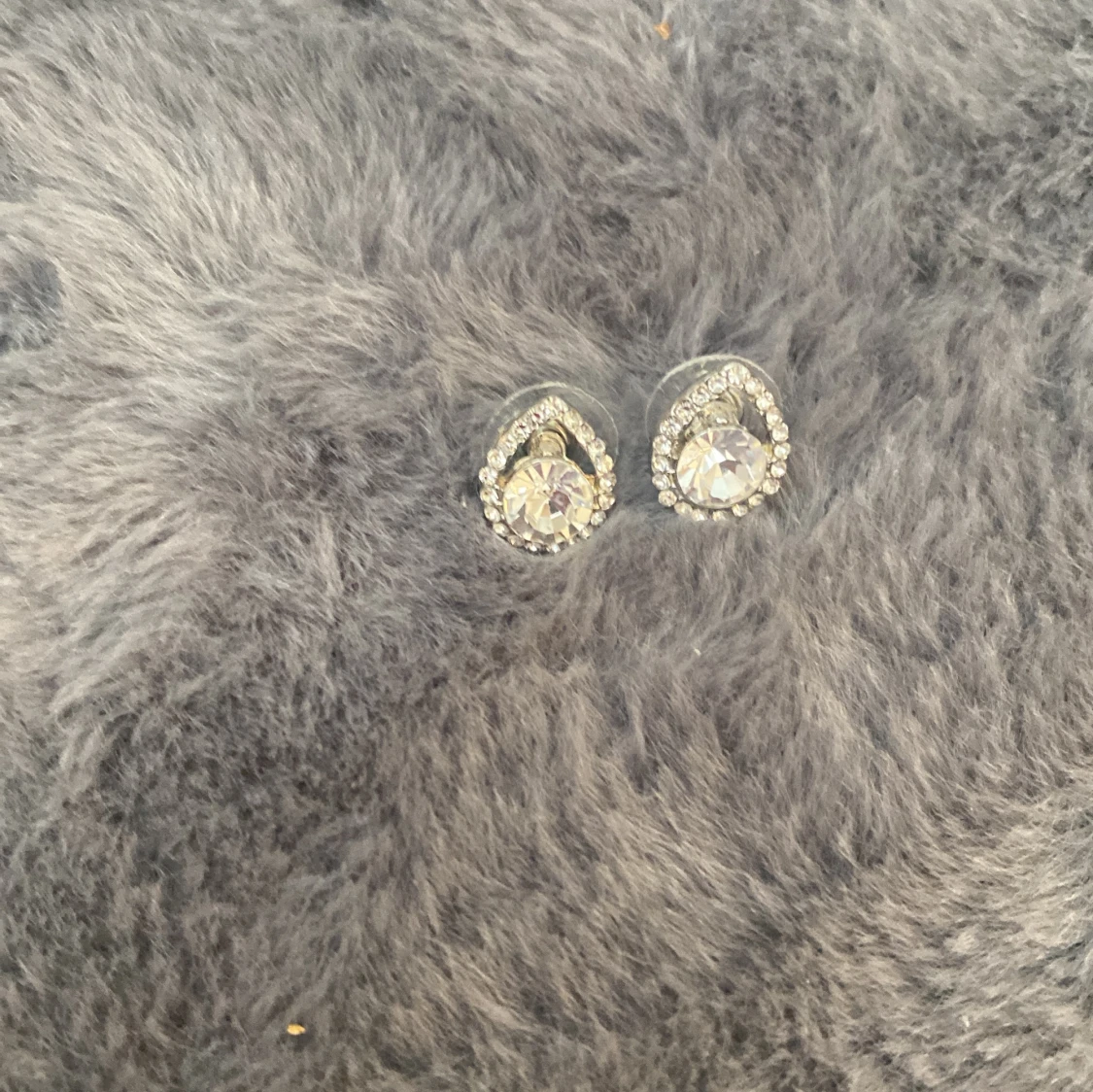 Glittriga örhängen med stora stenar - 90