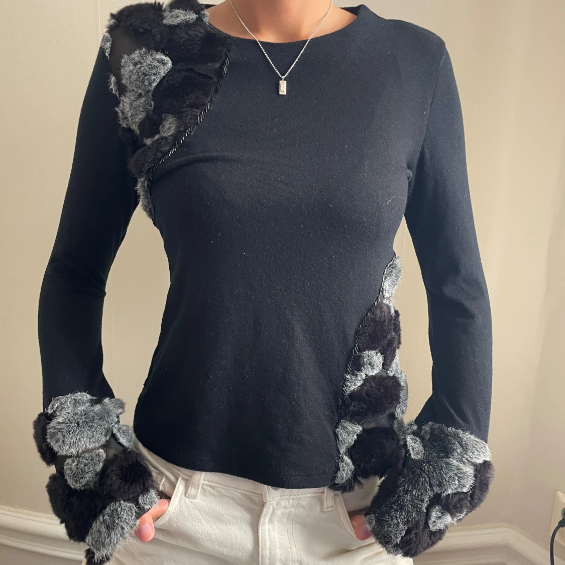 Långärmad tröja men pälsdetaljer - 91