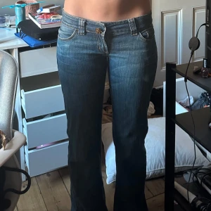 Lågmidjade jeans - Midjemått:40 Innerbenslängd:85