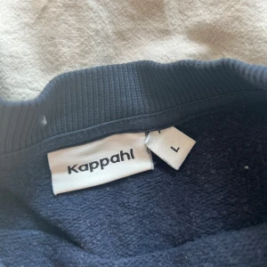 Tjocktröja  - Tjocktröjan är från Kappahl och är i storlek L, den är använd typ 1-2 gånger och är i väldigt bra skick 