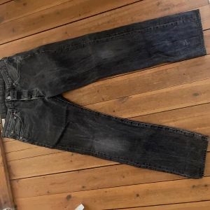 Levis 501 - Ett par Levis 501 som har använts 2 gånger. Pris kan diskuteras.