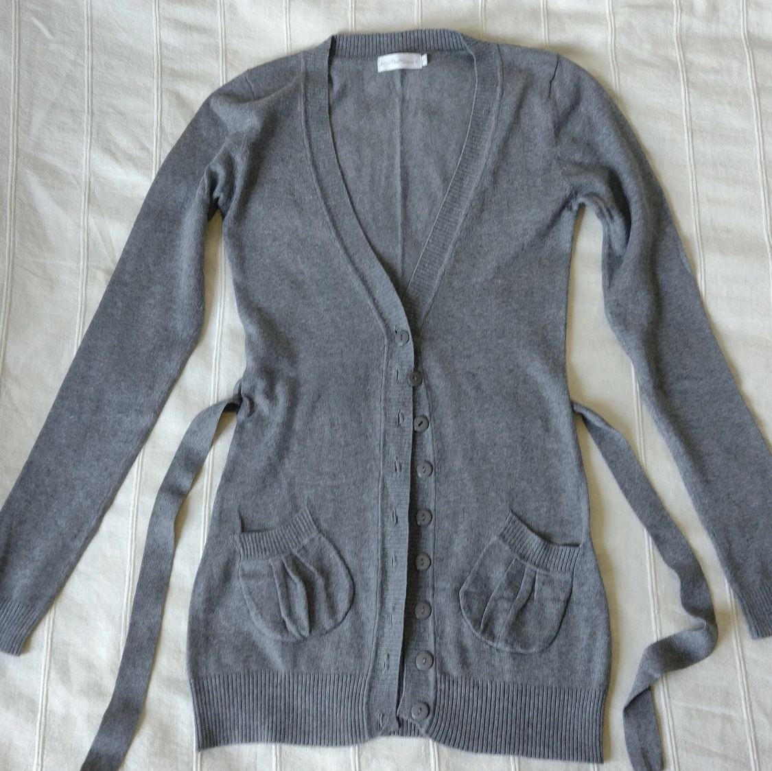Grå mjuk finstickad kofta/tröja - storlek 8 (XS) - 1