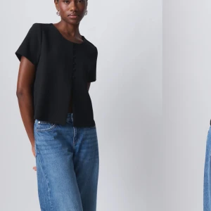 Short sleev top - Söker denna topp från Gina i storlek 36💞 Hör gärna av dig om du har en att sälja 