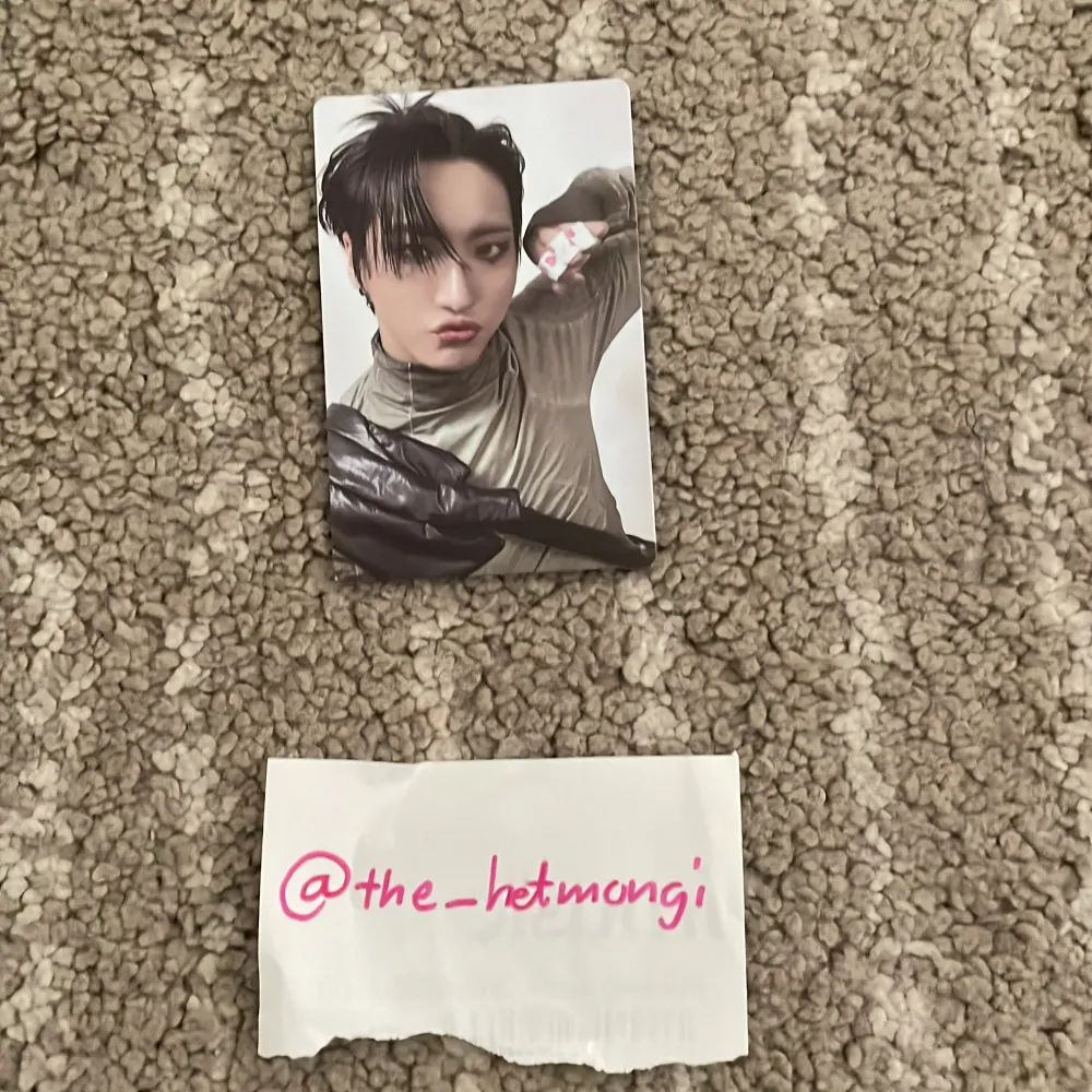 Säljer detta Seonghwa photocard för 50kr (frakt ingår inte) Skicka meddelande för att köpa . Övrigt.