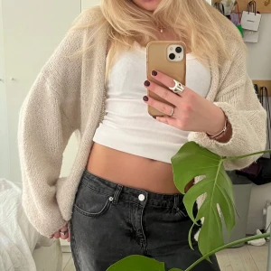 Kofta  - Jättefin kofta från lindex, säljer pga att den inte kommer till användning!