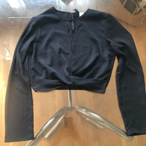 En svart tröja - En svart elegant tröja 