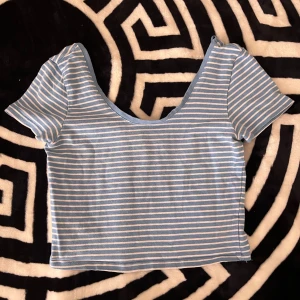 Tröja  - Snygg kort tröja 