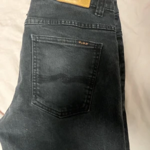 Nudie jeans  - Säljer ett par feta nudie jeans som är använd 1 gång som nytt.  Säljer pga de är för små för mig  Kan tänka mig att gå ner lite vid snabbäffer hör av er vid frågor eller funderingar. 