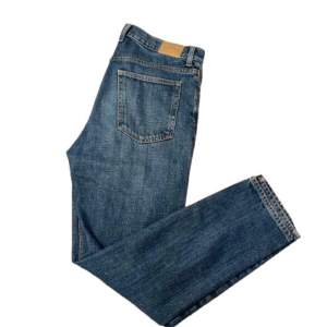 Loose/Baggy jeans i nyskick. Passar fint. Storlek small. Nypris: 700kr