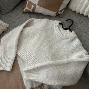 Stickad tröja från H&M - Använd 1 gång! :)