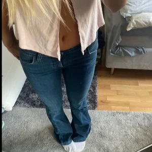 Lågmidjade jeans  - Jag är 172❤️ midjemått 37 innerbenslängden 84