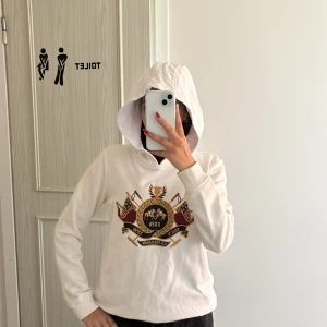 Vit polo hoodie  - Vit polo hoodie Med polo märket på framsidan  Storlek S 