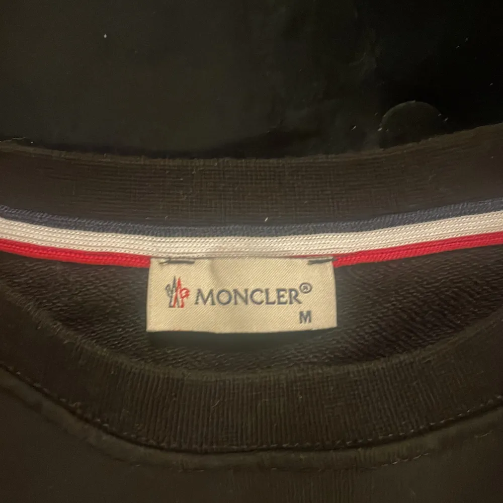 Moncler kofta, använd några gånger . Hoodies.