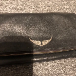 Äkta Zadig&Voltaire väska i bra skick - Endast använd få gånger, äkta vilken man ser på andra bilden