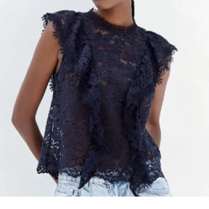 Zara spets topp - Använd en gång så tyvärr ingen prislapp kvar. Helt ren och fräsch inga defekter. 