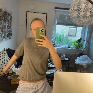 Kortärmad tröja - Fin kortärmad tröja som är perfekt till skolan 💓💓💓