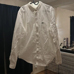 Lacoste skjorta - Mycket fin skjorta från lacoste använd max 3 gånger