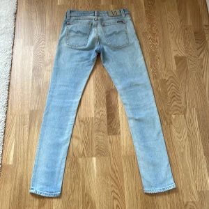 Nudie jeans - Tja, säljer mina nudie jeans då de inte passar. Nypris 1600kr. Riktigt sköna och snygga! 