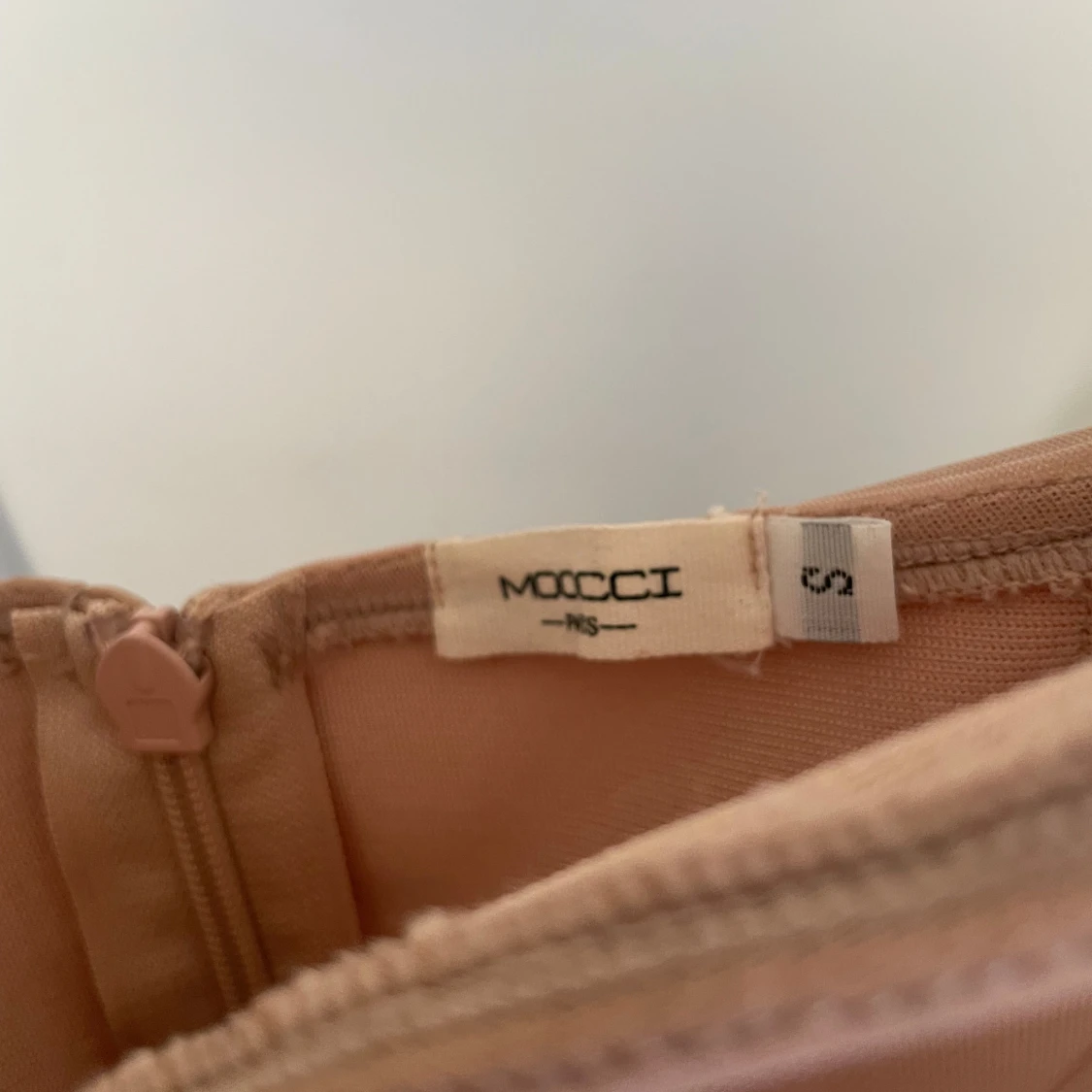 Beige/Rosa tight långklänning - 92