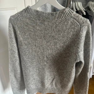 Stickad tröja - Från zara helt oanvänd men den är köpt förra året 