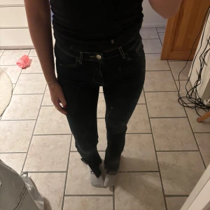 jeans zara - snygga jeans med slit längst ner från zara