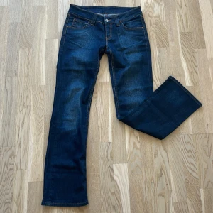 Lågmidjade raka jeans  - Så snygga jeans från Big star! Tyvärr för små för mig💕midja: 39cm Innerben: 74cm
