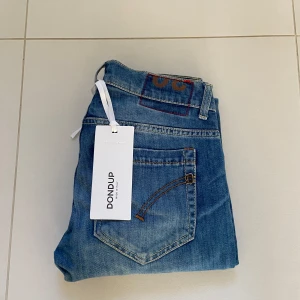 Dondup George Jeans  - Säljer nu dessa super snygga dondup George jeans som passar till allt året runt, skriv för fler bilder/frågor🙌🏼