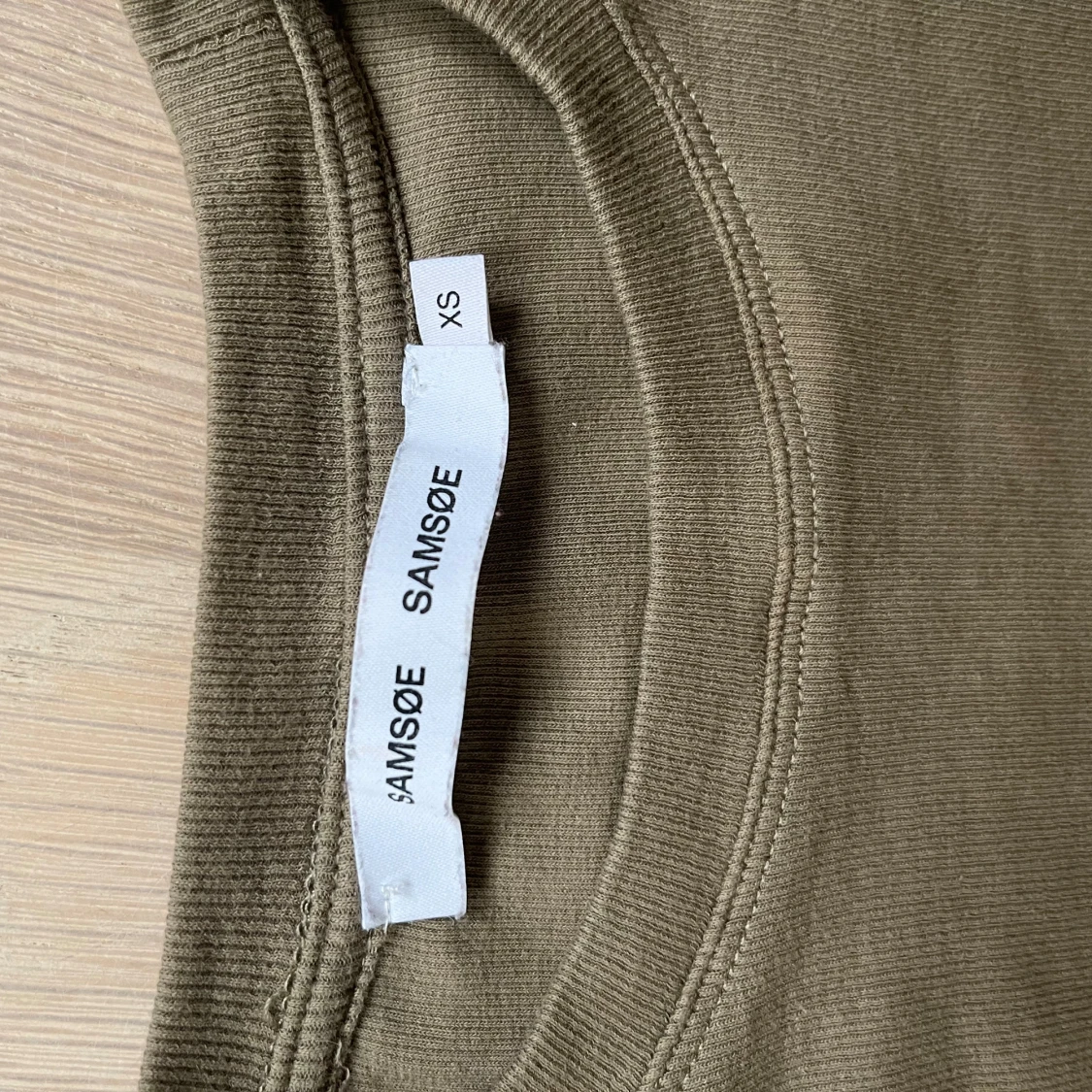 Olivgrön långärmad tröja från Samsøe Samsøe - 90