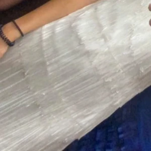 Vit frans klänning  - Säljer denna klänning endast använd en gång under inspark. Tidigare köpt på Plick och då inte använd.  Fint skick, storlek S  Passar perfekt till inspark, fest mm 🩷