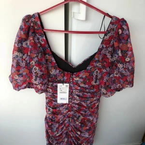 Zara klänning - Klänning från Zara storlek S passar XS med