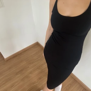 Klänning HM  - Klänning från hm lappen är borta från klänningen så vet inte storlek men har vanliga fall XS S och den passar perfekt 