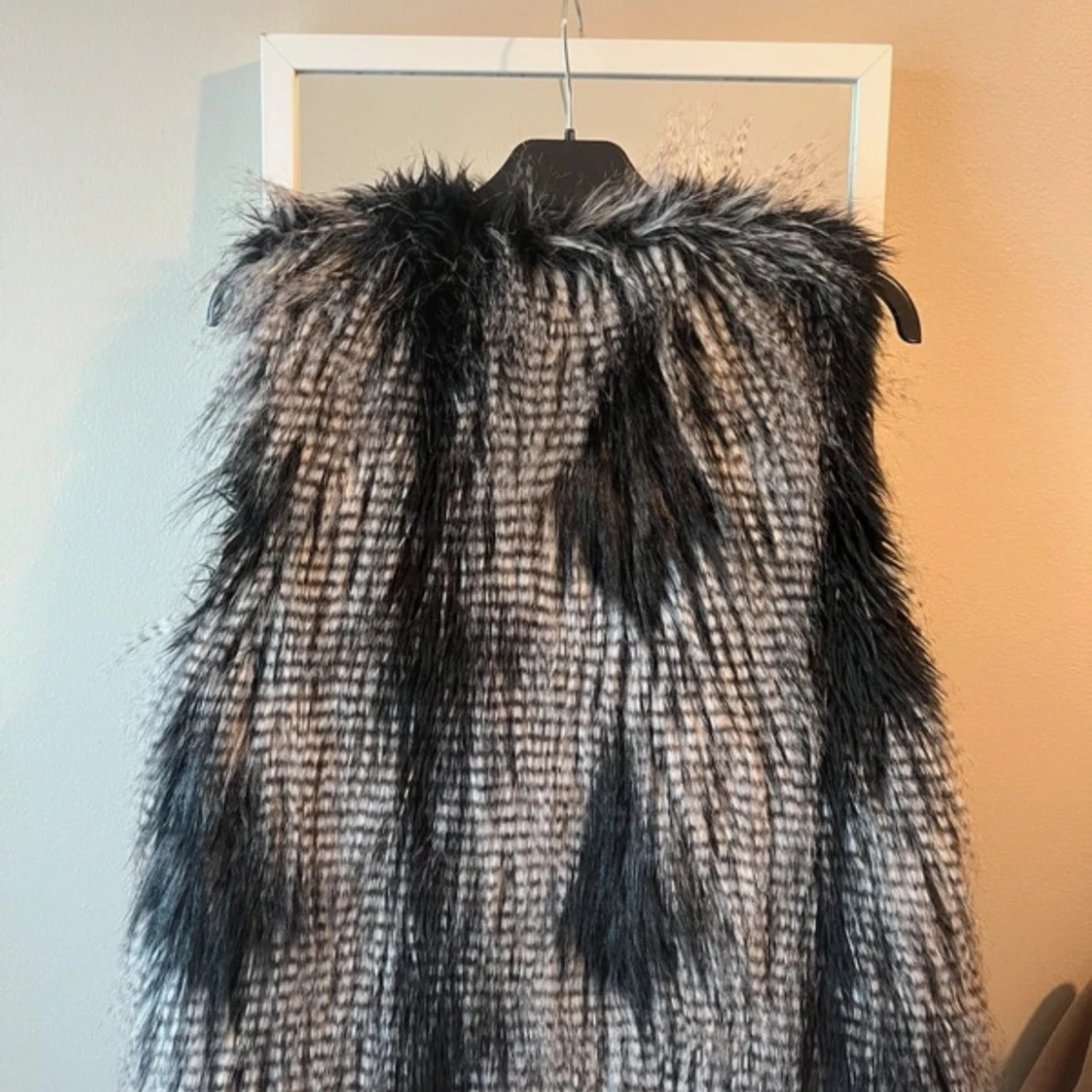 Grå/svart pälsväst från H&M - 90