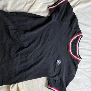 Moncler tröja - Helt ny passar inte mig så säljer den 🤙