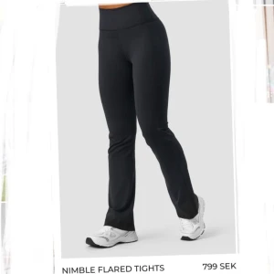 ICIW Nimble flare tights - Helt nya och oanvända tights från ICIW Utsvängda längst ner Strl S Nypris 799kr 