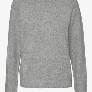 Grå stickad tröja - Säljer en klassisk grå stickad tröja med rund hals och långa ärmar. Perfekt för kyliga dagar och enkel att matcha med olika outfits.