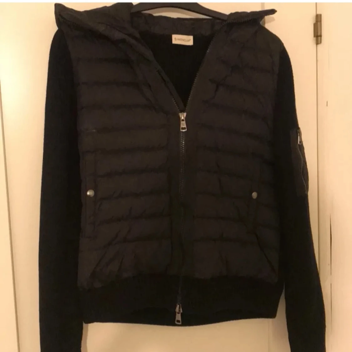 Svart cardigan från Moncler 