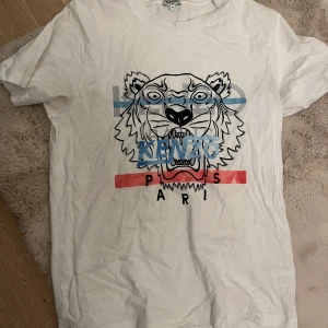 Kenzo tshirt  - Kenzo tshirt herr. Knappt använd 