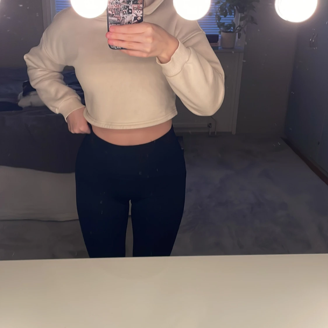 Beige croppad hoodie