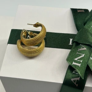 ANI jewels Guldhoops - Superfina örhängen från Ani. Aldrig använda