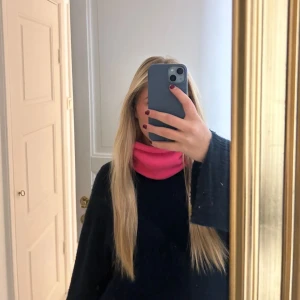 Buff - Vi säljer två olika egensydda buffar, en rosa och en mörkgrön. Vi säljer de för 120kr+frakt☺️ skriv om du är intresserad!