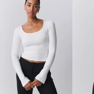 Tröjor - Säljer dessa tröjor från Gina, soft touch med urringning. Ordinarie pris : 200kr styck, jag säljer för 150kr för båda tröjorna!!! Storlek S i båda.